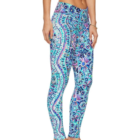 Lilly Pulitzer Pants - Weekender leggings in The Swim